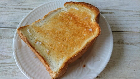 大内山ミルクランド　バターを塗ったパン